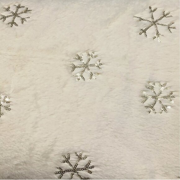 NEW THRO Gold Sequins Snowflakes Ivory Faux Fur Throw Blanket Christmas Holidays - Picture 8 of 8